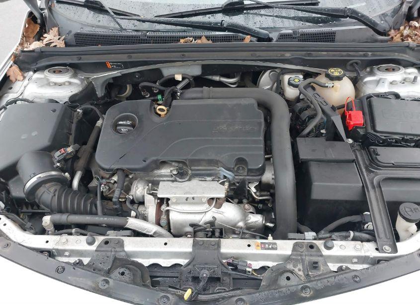 Photo 10 of 2018 Chevrolet Malibu LT (VIN 1G1ZD5STXJF202318)