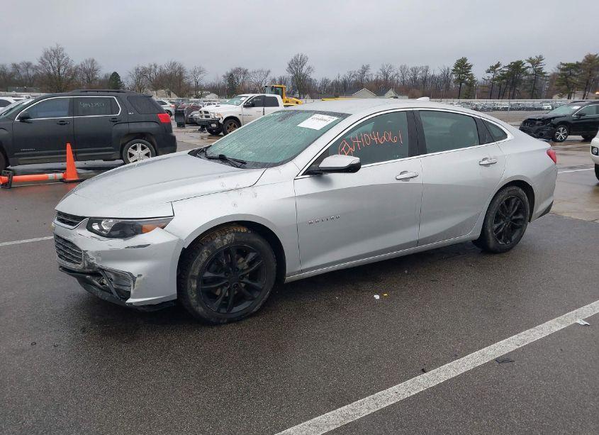 Photo 2 of 2018 Chevrolet Malibu LT (VIN 1G1ZD5STXJF202318)