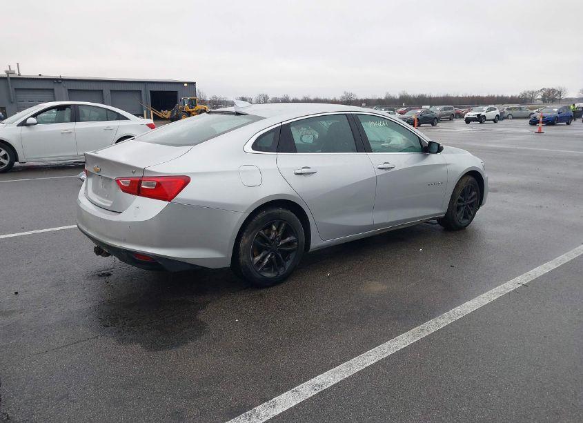 Photo 4 of 2018 Chevrolet Malibu LT (VIN 1G1ZD5STXJF202318)