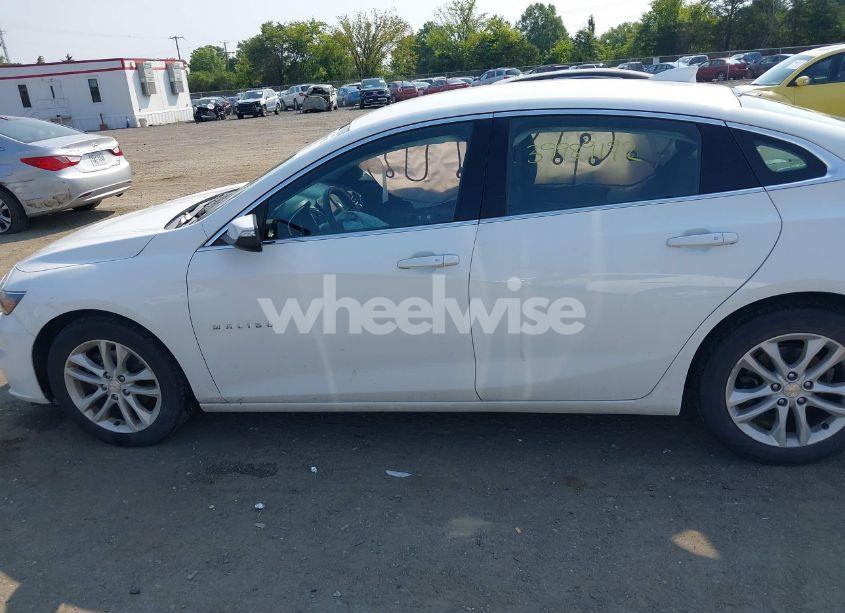 Photo 14 of 2018 Chevrolet Malibu LT (VIN 1G1ZD5STXJF209298)