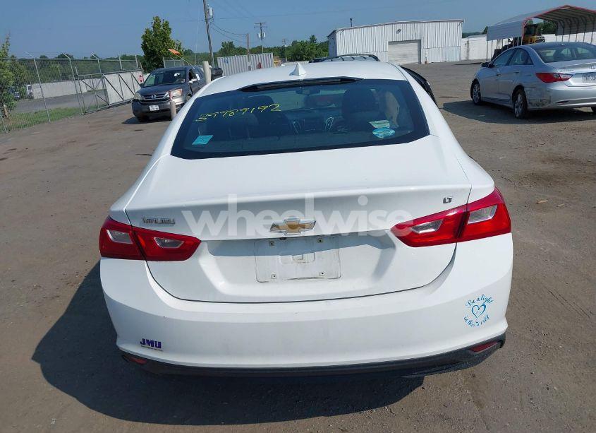 Photo 16 of 2018 Chevrolet Malibu LT (VIN 1G1ZD5STXJF209298)