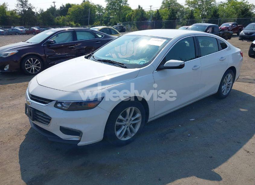 Photo 2 of 2018 Chevrolet Malibu LT (VIN 1G1ZD5STXJF209298)