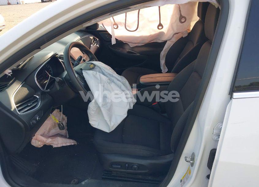 Photo 5 of 2018 Chevrolet Malibu LT (VIN 1G1ZD5STXJF209298)