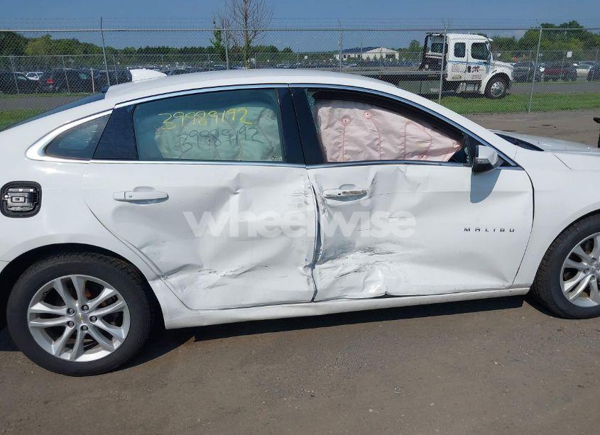 Photo 6 of 2018 Chevrolet Malibu LT (VIN 1G1ZD5STXJF209298)