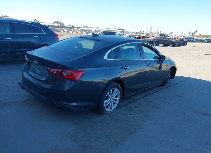 Photo 4 of 2018 Chevrolet Malibu LT (VIN 1G1ZD5STXJF216090)