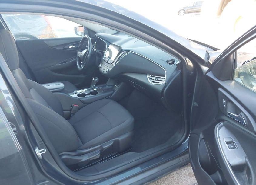 Photo 5 of 2018 Chevrolet Malibu LT (VIN 1G1ZD5STXJF216090)