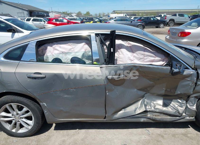 Photo 12 of 2018 Chevrolet Malibu LT (VIN 1G1ZD5STXJF225372)