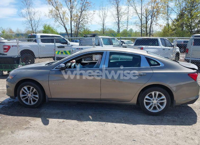 Photo 13 of 2018 Chevrolet Malibu LT (VIN 1G1ZD5STXJF225372)