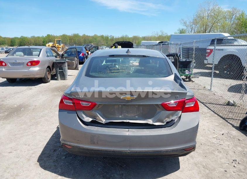 Photo 15 of 2018 Chevrolet Malibu LT (VIN 1G1ZD5STXJF225372)