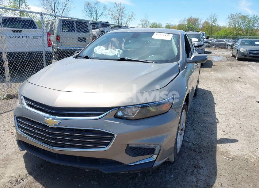 Photo 2 of 2018 Chevrolet Malibu LT (VIN 1G1ZD5STXJF225372)