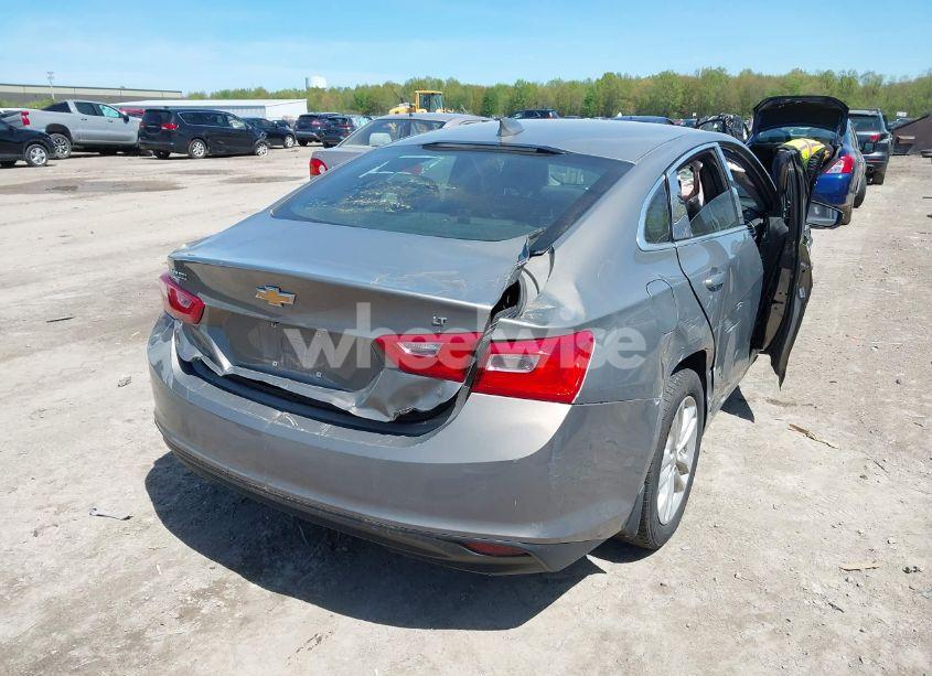 Photo 4 of 2018 Chevrolet Malibu LT (VIN 1G1ZD5STXJF225372)