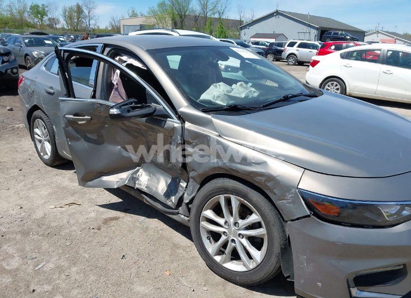 Photo 6 of 2018 Chevrolet Malibu LT (VIN 1G1ZD5STXJF225372)
