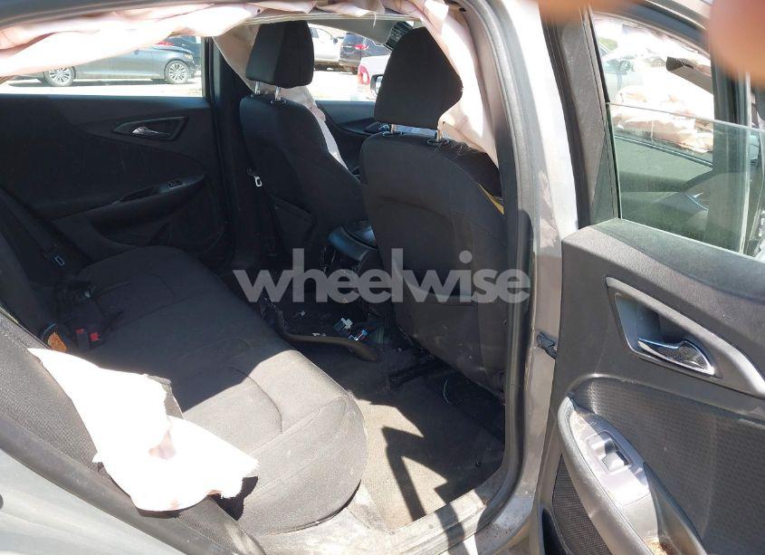 Photo 8 of 2018 Chevrolet Malibu LT (VIN 1G1ZD5STXJF225372)