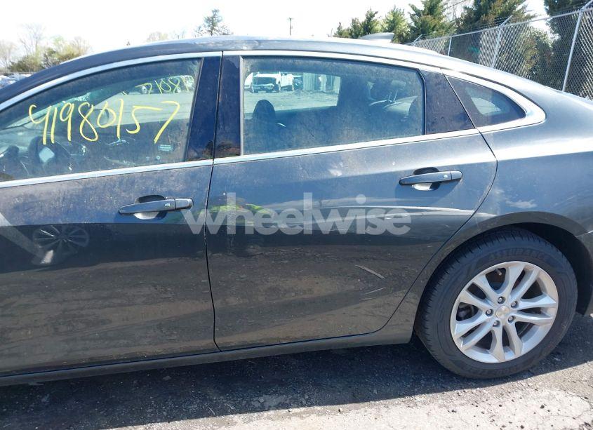 Photo 14 of 2018 Chevrolet Malibu LT (VIN 1G1ZD5STXJF229423)