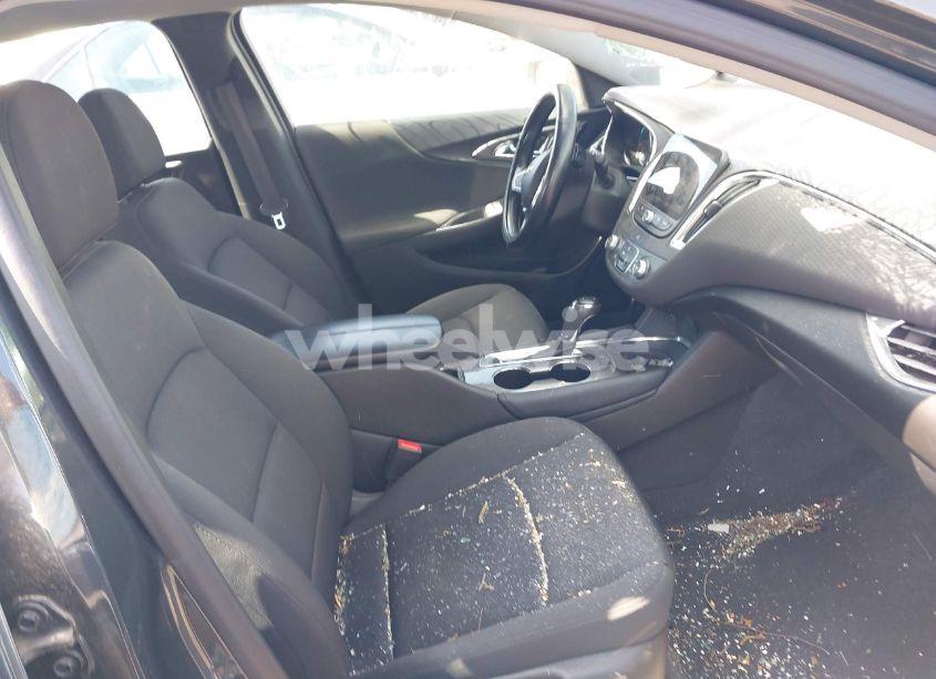 Photo 5 of 2018 Chevrolet Malibu LT (VIN 1G1ZD5STXJF229423)