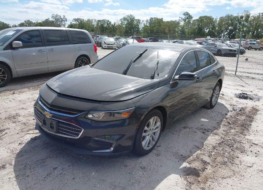 Photo 2 of 2018 Chevrolet Malibu LT (VIN 1G1ZD5STXJF230703)