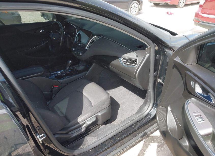 Photo 5 of 2018 Chevrolet Malibu LT (VIN 1G1ZD5STXJF230703)