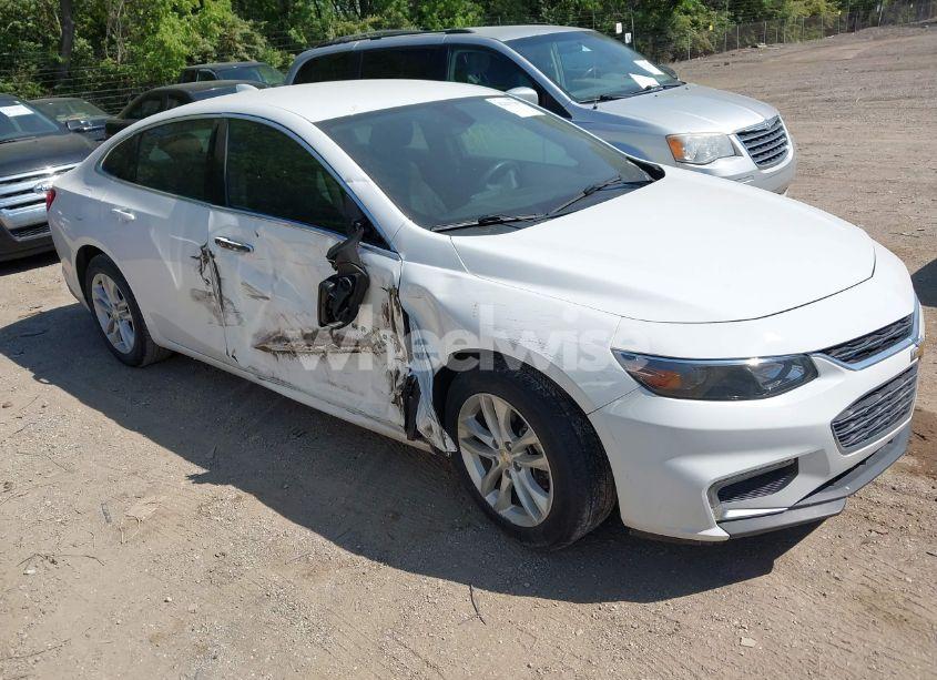 2018 Chevrolet Malibu LT (VIN 1G1ZD5STXJF238056) main photo