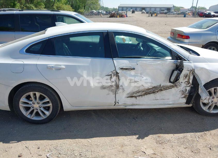 Photo 13 of 2018 Chevrolet Malibu LT (VIN 1G1ZD5STXJF238056)