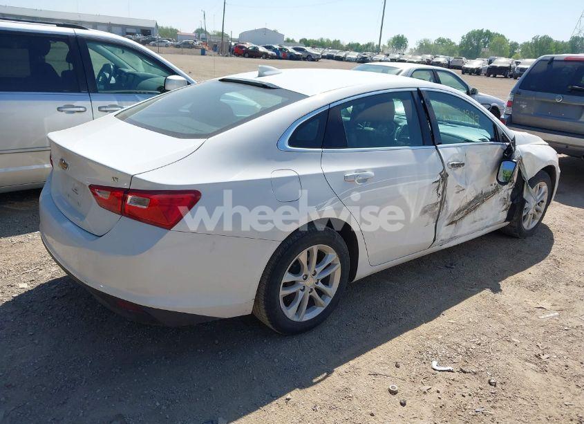 Photo 4 of 2018 Chevrolet Malibu LT (VIN 1G1ZD5STXJF238056)