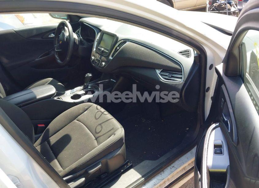 Photo 5 of 2018 Chevrolet Malibu LT (VIN 1G1ZD5STXJF238056)