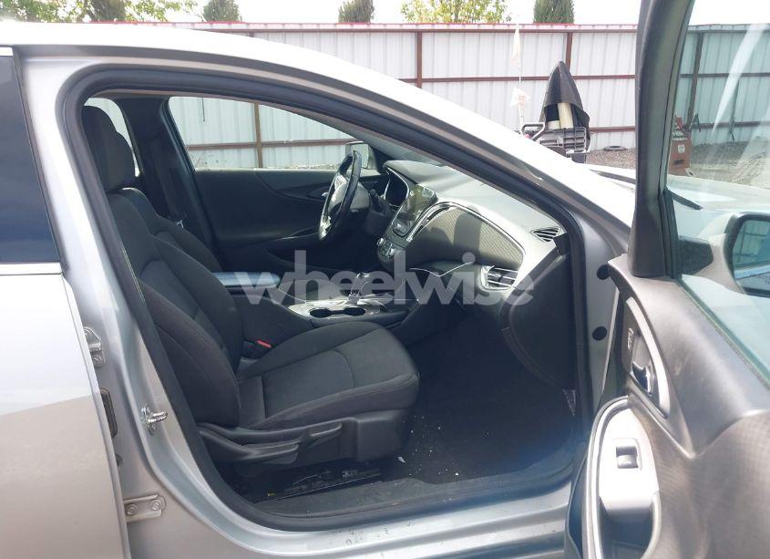 Photo 5 of 2018 Chevrolet Malibu LT (VIN 1G1ZD5STXJF238154)