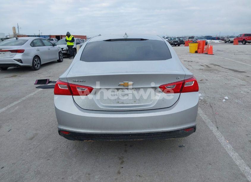 Photo 15 of 2018 Chevrolet Malibu LT (VIN 1G1ZD5STXJF264317)