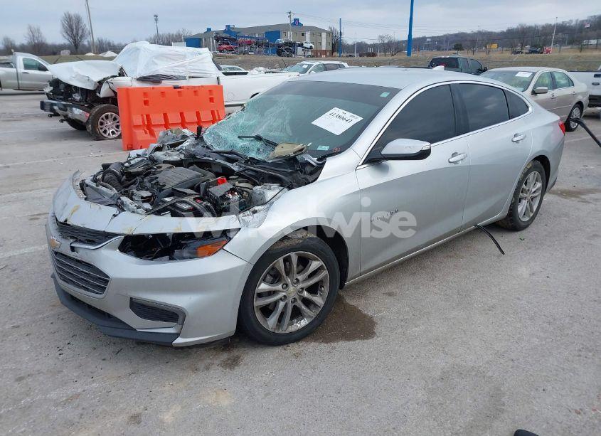 Photo 2 of 2018 Chevrolet Malibu LT (VIN 1G1ZD5STXJF264317)