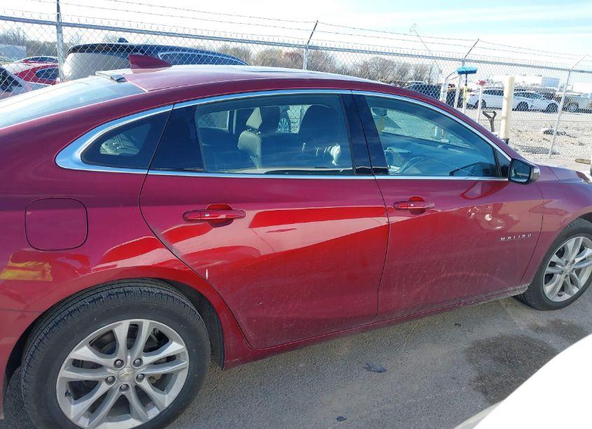 Photo 14 of 2018 Chevrolet Malibu LT (VIN 1G1ZD5STXJF268917)