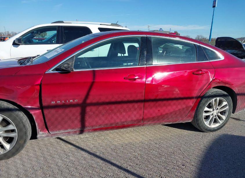 Photo 15 of 2018 Chevrolet Malibu LT (VIN 1G1ZD5STXJF268917)