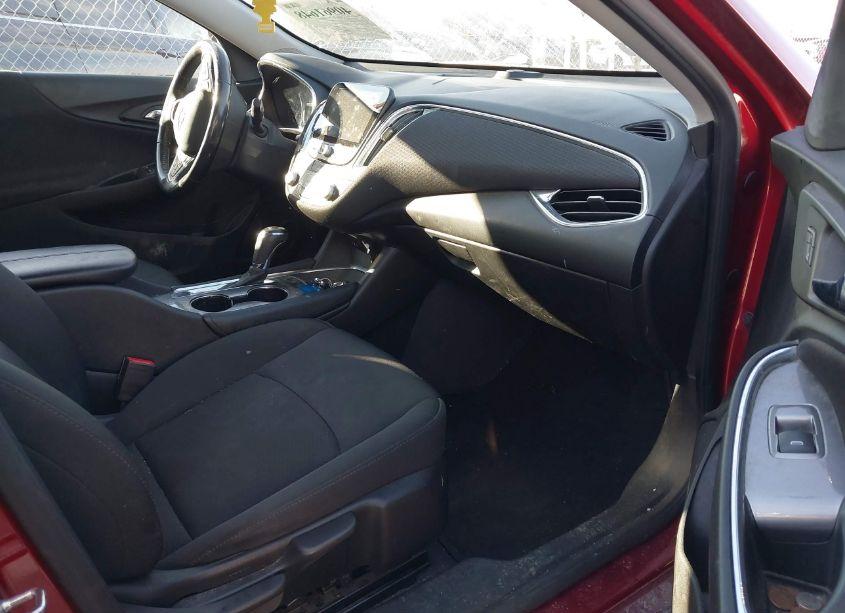 Photo 5 of 2018 Chevrolet Malibu LT (VIN 1G1ZD5STXJF268917)