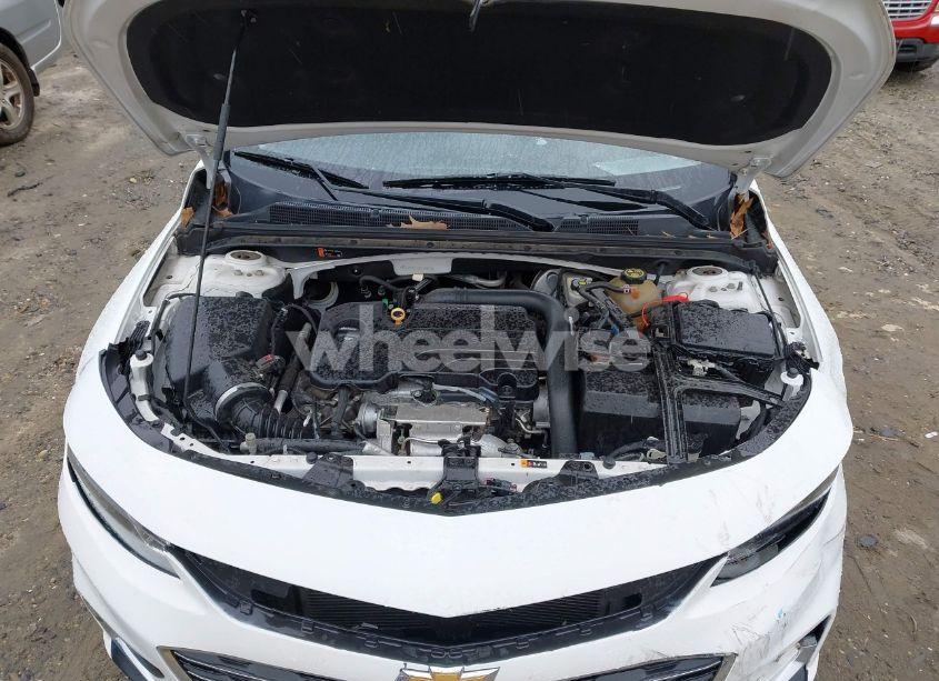 Photo 10 of 2018 Chevrolet Malibu LT (VIN 1G1ZD5STXJF270991)