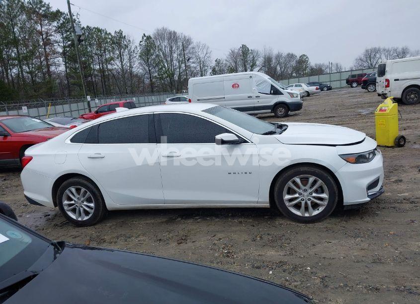 Photo 14 of 2018 Chevrolet Malibu LT (VIN 1G1ZD5STXJF270991)