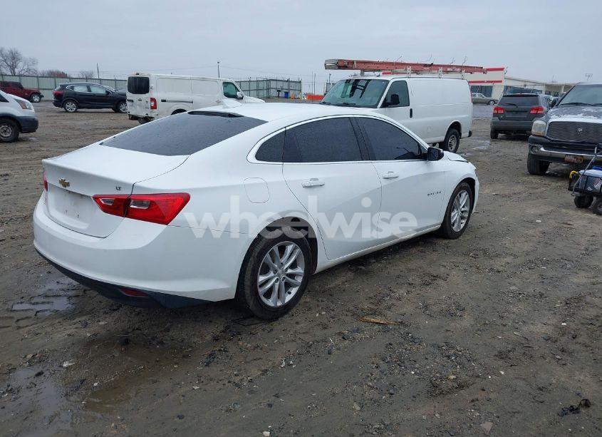 Photo 4 of 2018 Chevrolet Malibu LT (VIN 1G1ZD5STXJF270991)