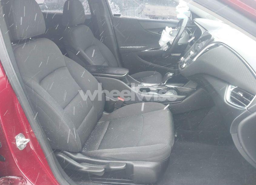 Photo 5 of 2018 Chevrolet Malibu LT (VIN 1G1ZD5STXJF281800)