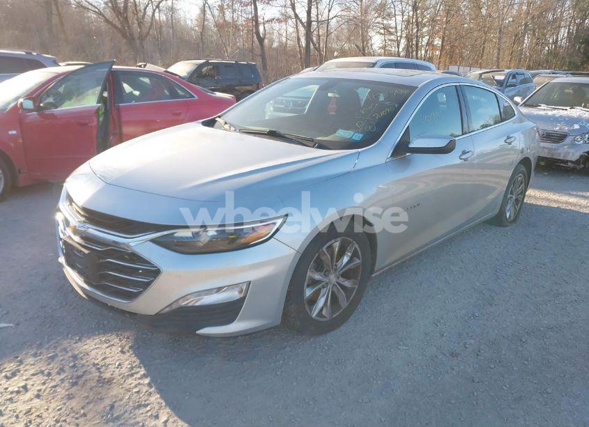 Photo 2 of 2019 Chevrolet Malibu LT (VIN 1G1ZD5STXKF107386)