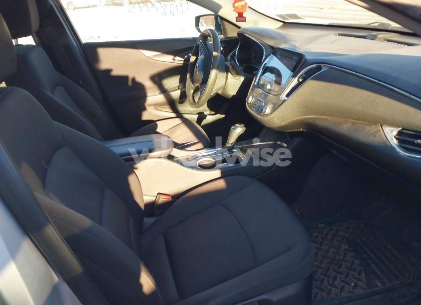 Photo 5 of 2019 Chevrolet Malibu LT (VIN 1G1ZD5STXKF107386)
