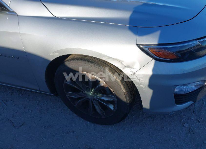 Photo 6 of 2019 Chevrolet Malibu LT (VIN 1G1ZD5STXKF107386)