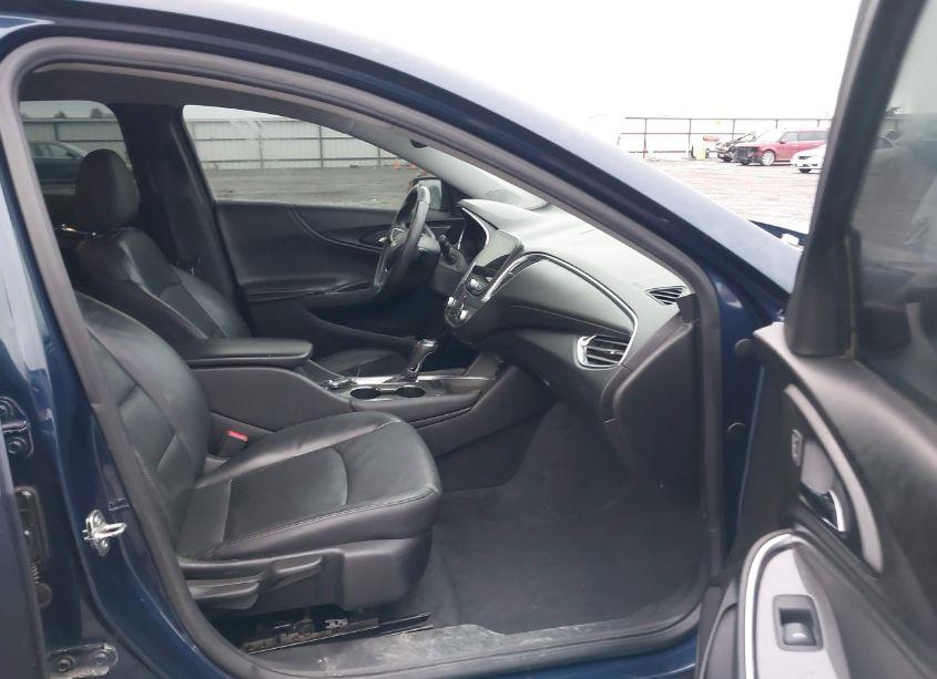 Photo 5 of 2019 Chevrolet Malibu LT (VIN 1G1ZD5STXKF107422)