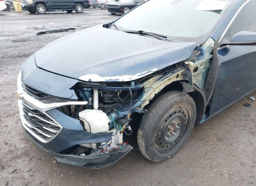 Photo 6 of 2019 Chevrolet Malibu LT (VIN 1G1ZD5STXKF107422)