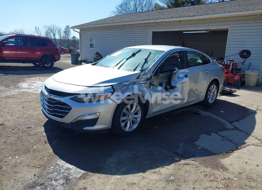 Photo 2 of 2019 Chevrolet Malibu LT (VIN 1G1ZD5STXKF108408)