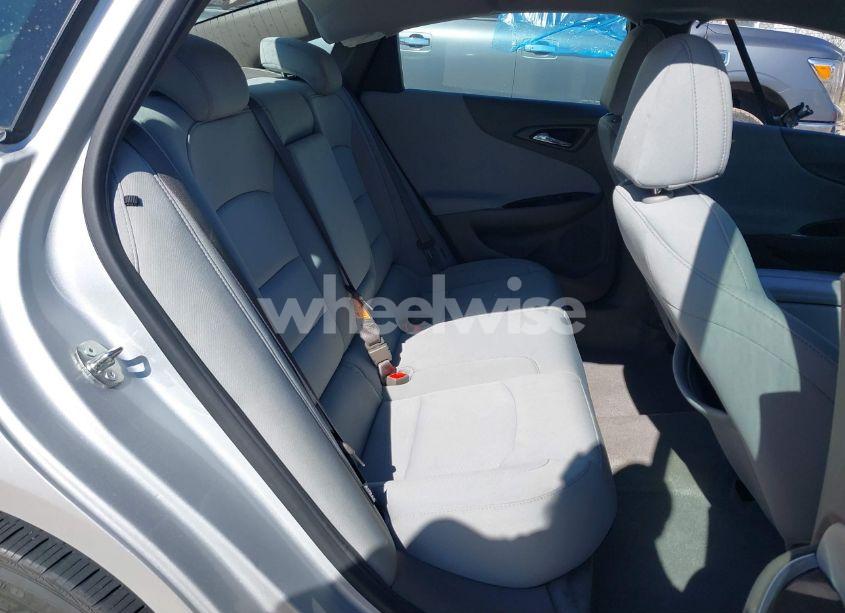 Photo 8 of 2019 Chevrolet Malibu LT (VIN 1G1ZD5STXKF108408)