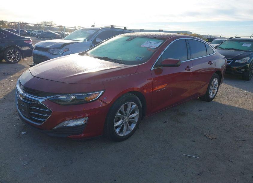 Photo 2 of 2019 Chevrolet Malibu LT (VIN 1G1ZD5STXKF117075)