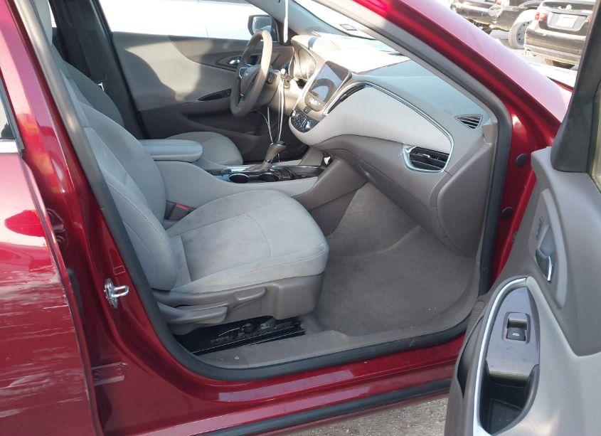 Photo 5 of 2019 Chevrolet Malibu LT (VIN 1G1ZD5STXKF117075)