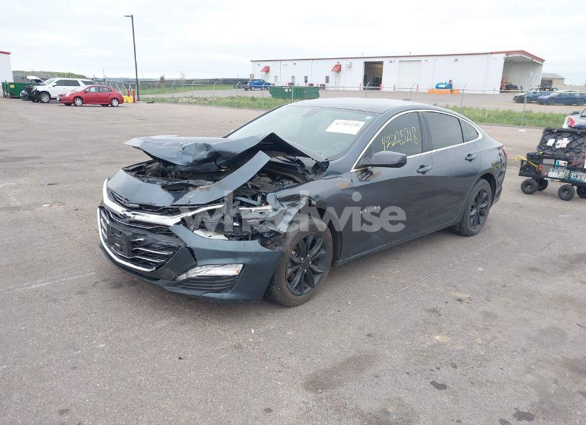 Photo 2 of 2019 Chevrolet Malibu LT (VIN 1G1ZD5STXKF136256)