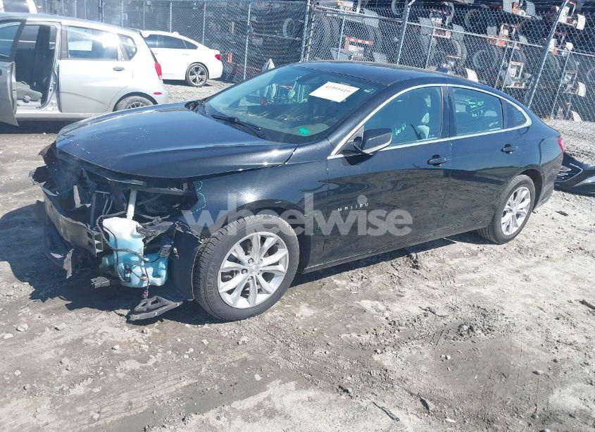 Photo 2 of 2019 Chevrolet Malibu LT (VIN 1G1ZD5STXKF138220)