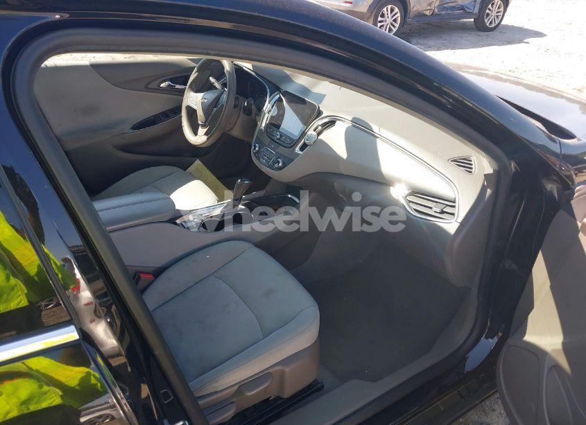 Photo 5 of 2019 Chevrolet Malibu LT (VIN 1G1ZD5STXKF138220)