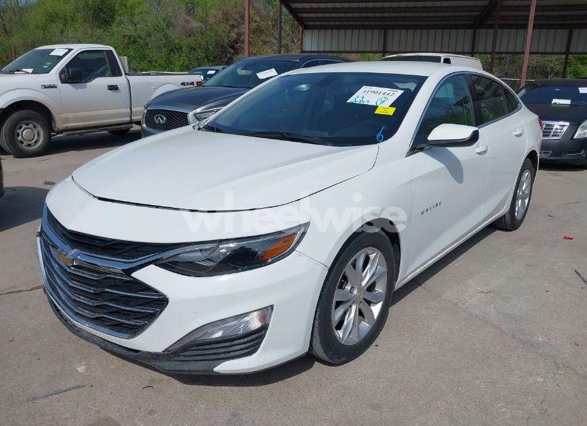 Photo 2 of 2019 Chevrolet Malibu LT (VIN 1G1ZD5STXKF146723)