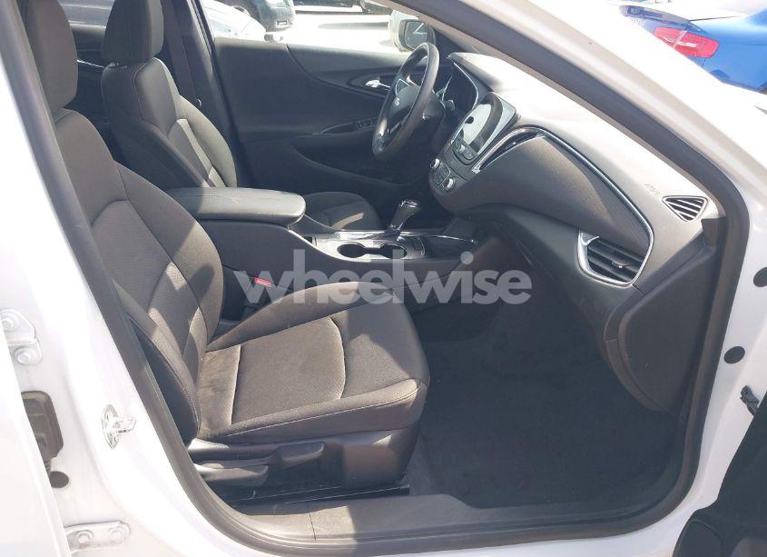 Photo 5 of 2019 Chevrolet Malibu LT (VIN 1G1ZD5STXKF146723)