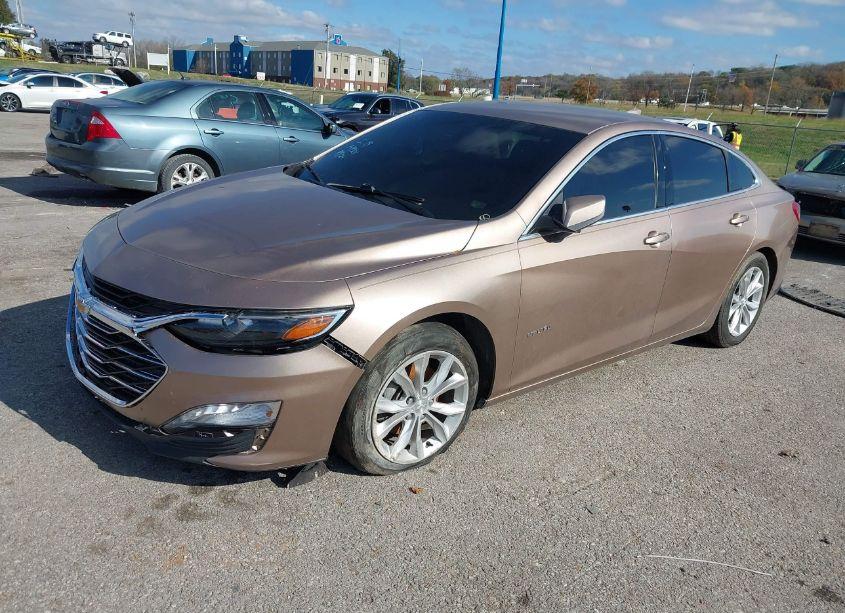 Photo 2 of 2019 Chevrolet Malibu LT (VIN 1G1ZD5STXKF149301)